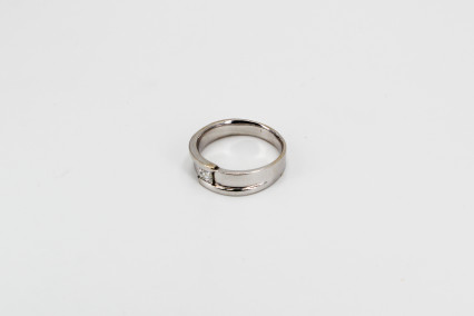 Solitario de oro blanco de 18k con diamantes. de segunda mano. Joyería de ocasión | ROYALHYSTERIA