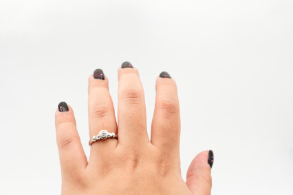 Solitario de oro blanco de 18k con diamantes. de segunda mano. Joyería de ocasión | ROYALHYSTERIA