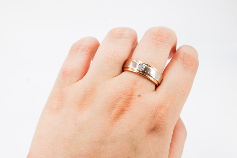 Alianza de oro combinado de 18k con diamantes. de segunda mano. Joyería de ocasión | ROYALHYSTERIA