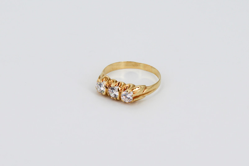 Anillo de oro de 18k. de segunda mano. Joyería de ocasión | ROYALHYSTERIA