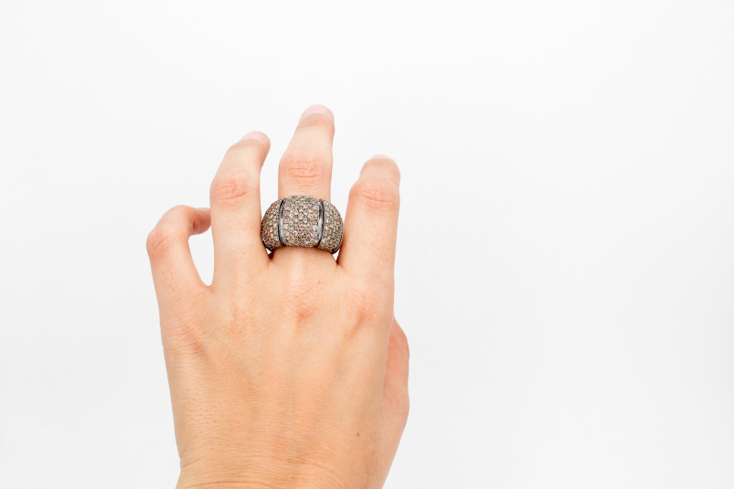 Anillo de oro blanco de 18k con diamantes. de segunda mano. Joyería de ocasión | ROYALHYSTERIA