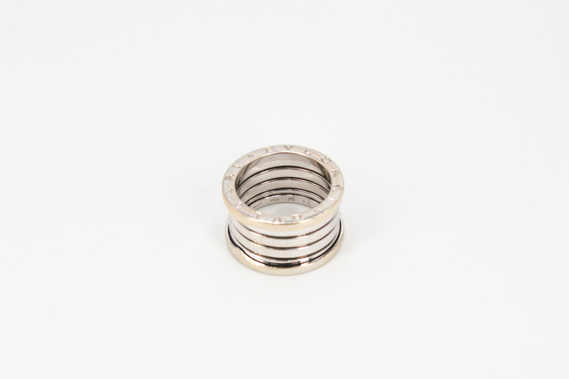Anillo de oro blanco de 18k. de segunda mano. Joyería de ocasión | ROYALHYSTERIA