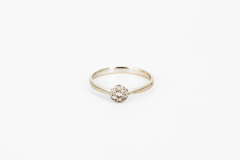 Anillo de oro blanco de 18k con diamantes. de segunda mano. Joyería de ocasión | ROYALHYSTERIA