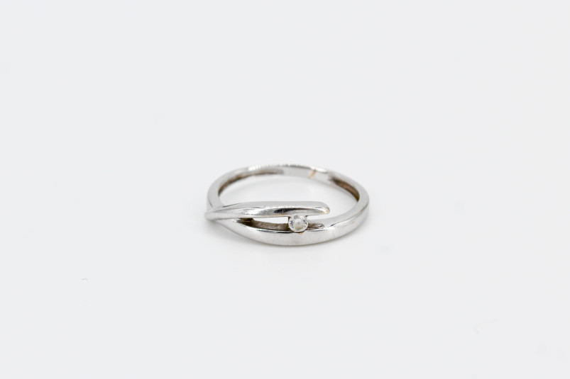 Solitario de oro blanco de 18k. de segunda mano. Joyería de ocasión | ROYALHYSTERIA