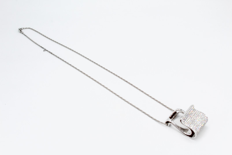 Colgante de oro blanco de 18k con diamantes. de segunda mano. Joyería de ocasión | ROYALHYSTERIA