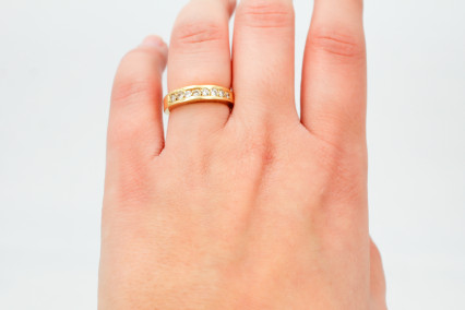 Anillo de oro de 18k. de segunda mano. Joyería de ocasión | ROYALHYSTERIA