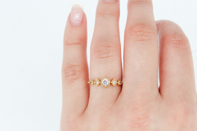 Anillo de oro de 18k. de segunda mano. Joyería de ocasión | ROYALHYSTERIA