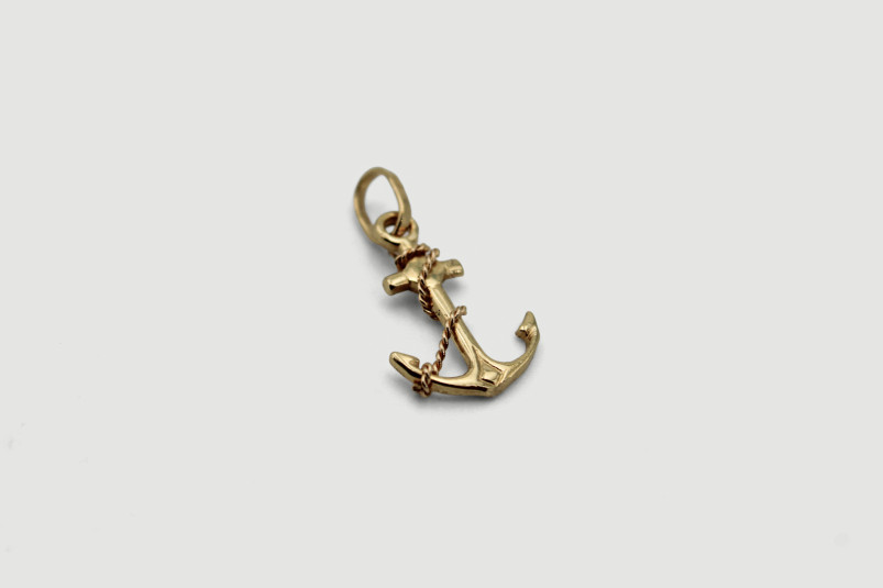 Colgante de oro de 18k. de segunda mano. Joyería de ocasión | ROYALHYSTERIA