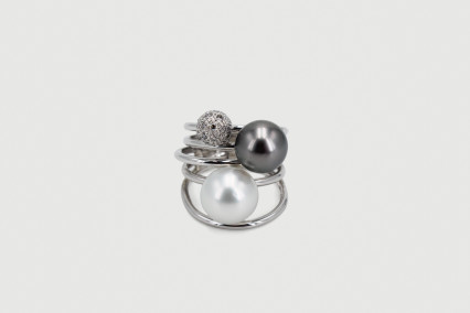 Anillo de oro blanco de 18k. de segunda mano. Joyería de ocasión | ROYALHYSTERIA