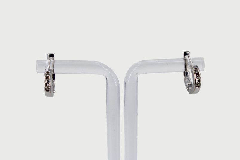 Pendiente de oro blanco de 14k. de segunda mano. Joyería de ocasión | ROYALHYSTERIA