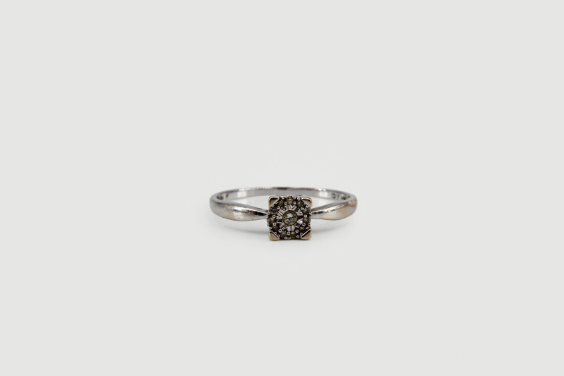 Anillo de oro blanco de 18k con diamantes. de segunda mano. Joyería de ocasión | ROYALHYSTERIA