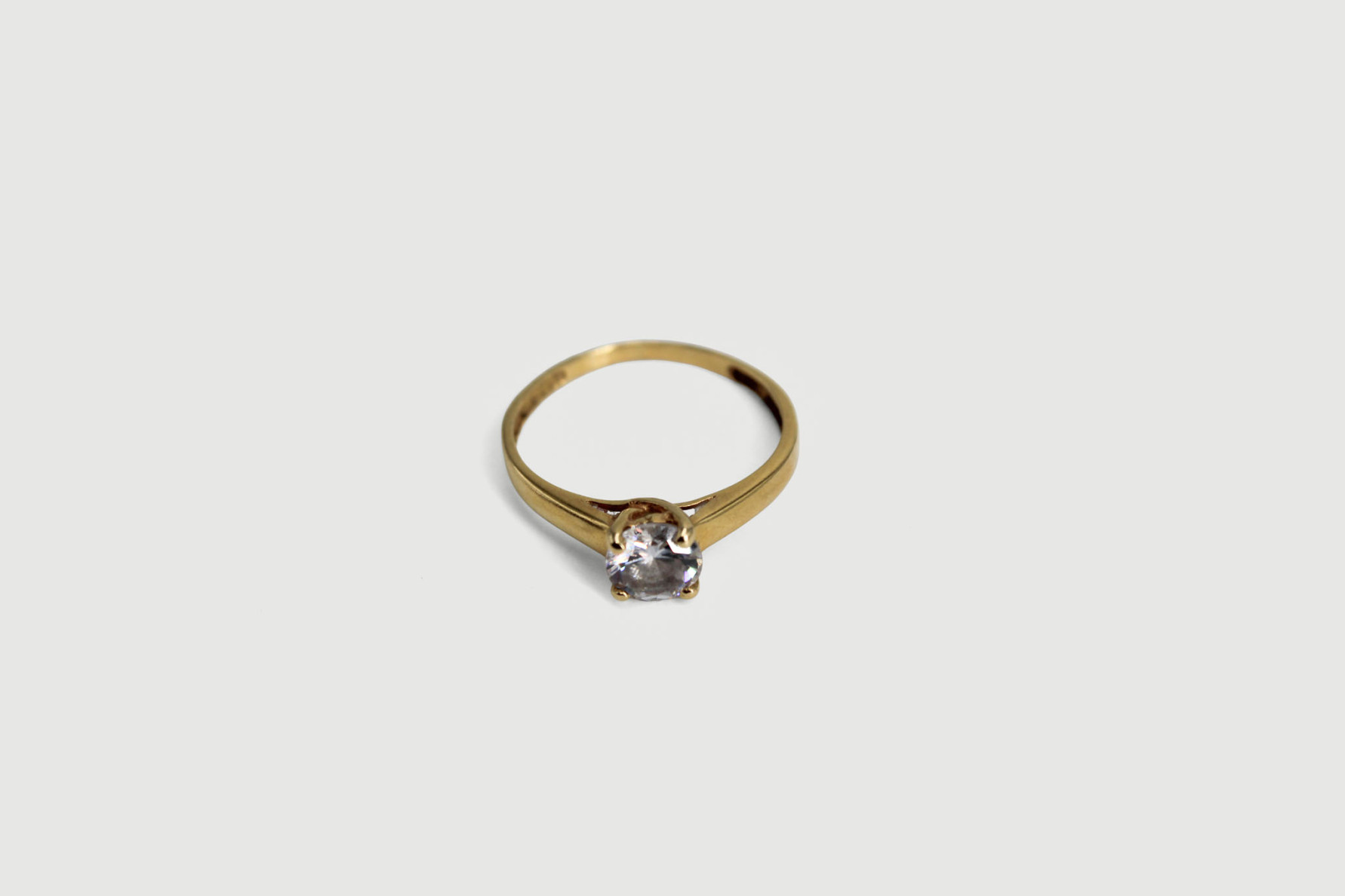Solitario de oro de 18k. de segunda mano. Joyería de ocasión | ROYALHYSTERIA