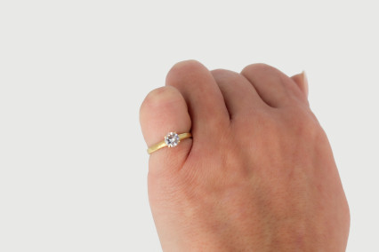 Solitario de oro de 18k. de segunda mano. Joyería de ocasión | ROYALHYSTERIA