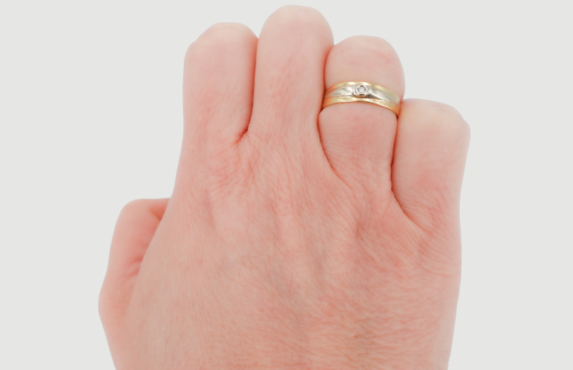 Anillo de oro combinado de 18k. de segunda mano. Joyería de ocasión | ROYALHYSTERIA
