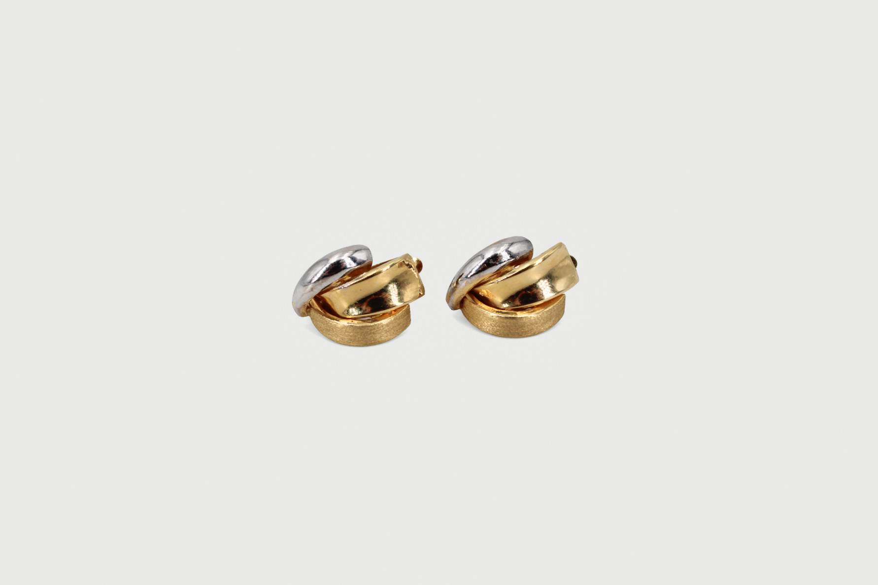 Pendiente de oro combinado de 18k. de segunda mano. Joyería de ocasión | ROYALHYSTERIA
