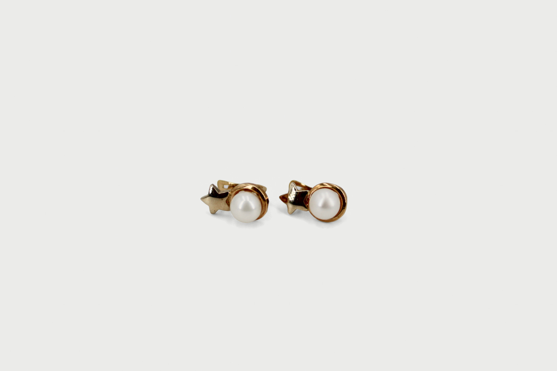 Pendiente de oro combinado de 18k. de segunda mano. Joyería de ocasión | ROYALHYSTERIA