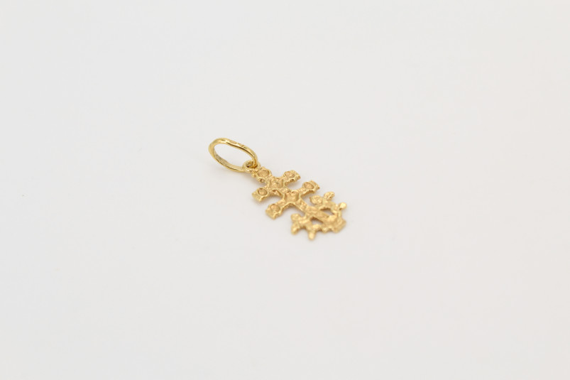 Cruz de oro de 18k. de segunda mano. Joyería de ocasión | ROYALHYSTERIA