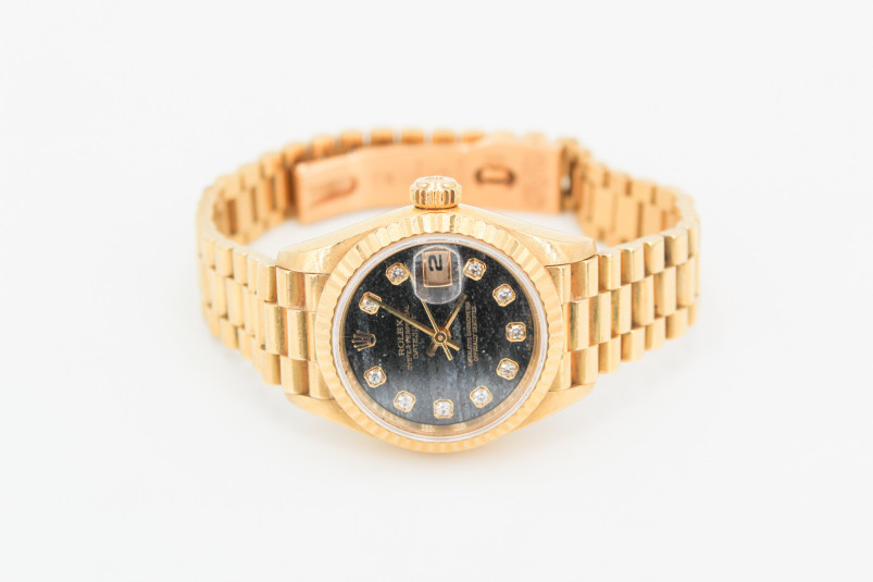 Reloj automático de oro de 18k con diamantes. de segunda mano. Joyería de ocasión | ROYALHYSTERIA