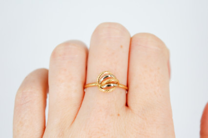 Anillo de oro combinado de 18k. de segunda mano. Joyería de ocasión | ROYALHYSTERIA