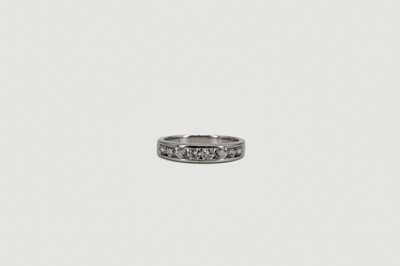 Anillo de oro blanco de 18k con diamantes. de segunda mano. Joyería de ocasión | ROYALHYSTERIA