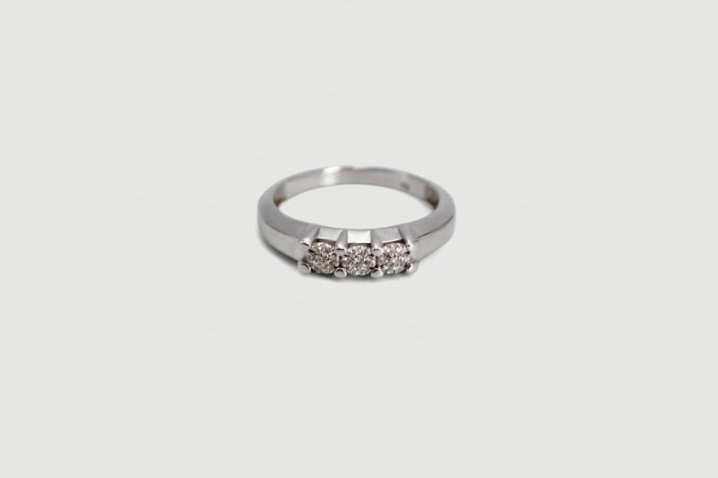 Anillo de oro blanco de 18k con diamantes. de segunda mano. Joyería de ocasión | ROYALHYSTERIA
