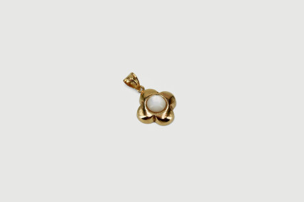 Colgante de oro de 18k. de segunda mano. Joyería de ocasión | ROYALHYSTERIA