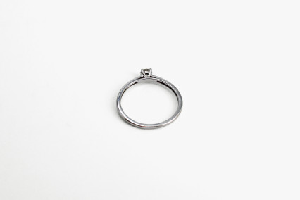 Solitario de oro blanco de 18k. de segunda mano. Joyería de ocasión | ROYALHYSTERIA