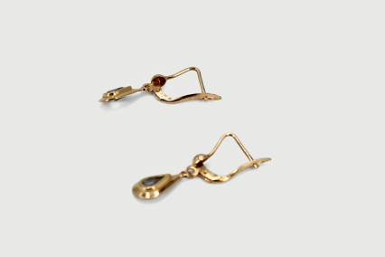 Pendiente de oro de 18k. de segunda mano. Joyería de ocasión | ROYALHYSTERIA