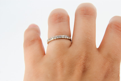 Anillo de oro blanco de 18k. de segunda mano. Joyería de ocasión | ROYALHYSTERIA