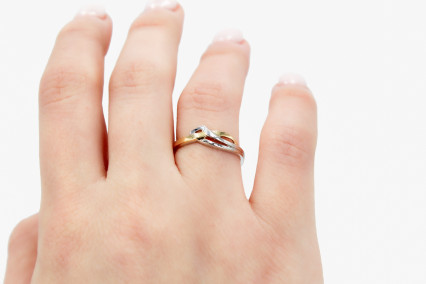 Anillo de oro combinado de 18k. de segunda mano. Joyería de ocasión | ROYALHYSTERIA