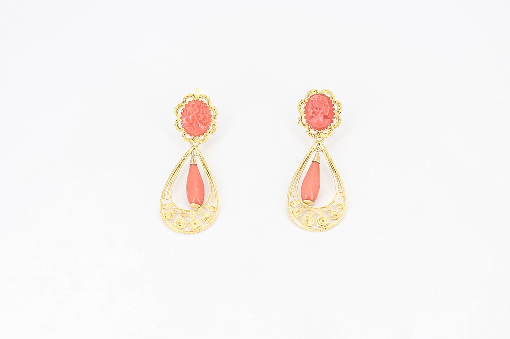 Pendiente de oro de 18k. de segunda mano. Joyería de ocasión | ROYALHYSTERIA