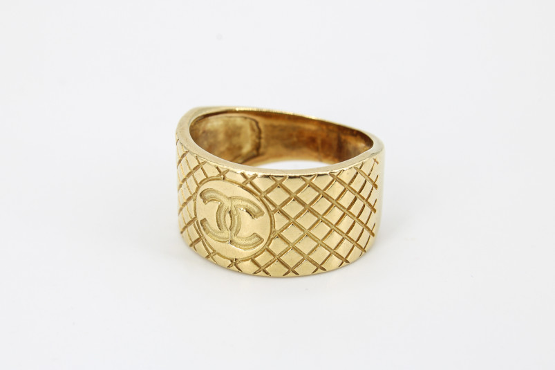 Anillo de oro de 18k. de segunda mano. Joyería de ocasión | ROYALHYSTERIA