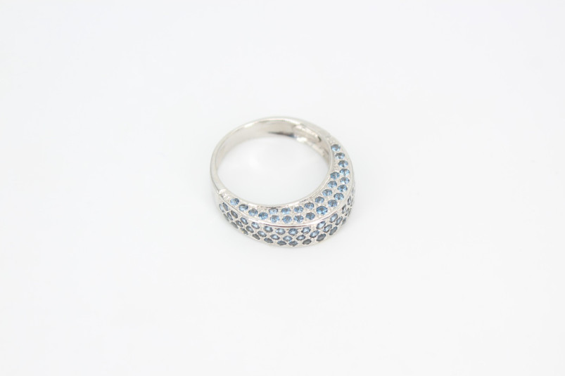 Anillo de oro blanco de 18k. de segunda mano. Joyería de ocasión | ROYALHYSTERIA