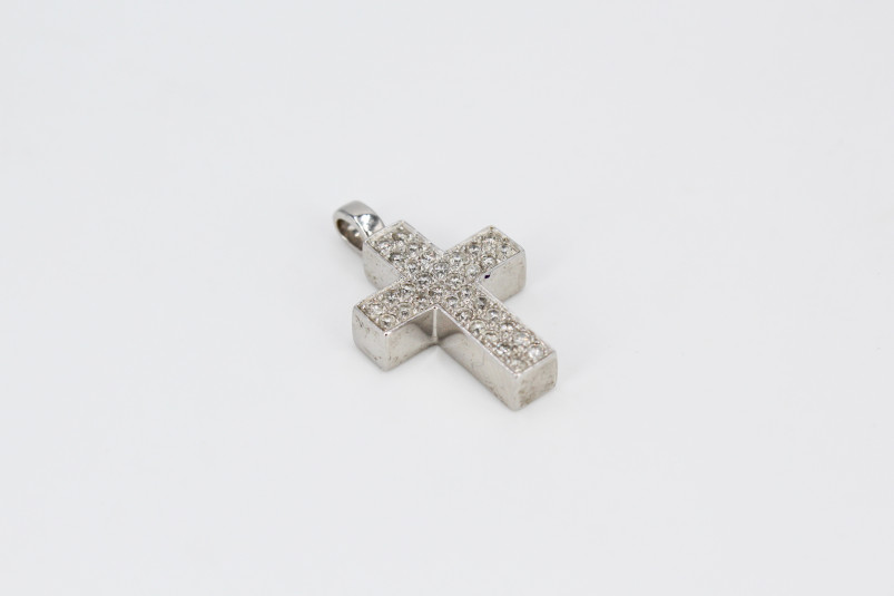 Cruz de oro blanco de 18k. de segunda mano. Joyería de ocasión | ROYALHYSTERIA