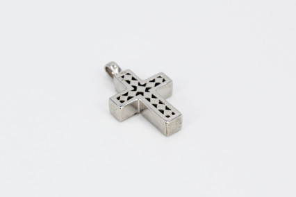 Cruz de oro blanco de 18k. de segunda mano. Joyería de ocasión | ROYALHYSTERIA