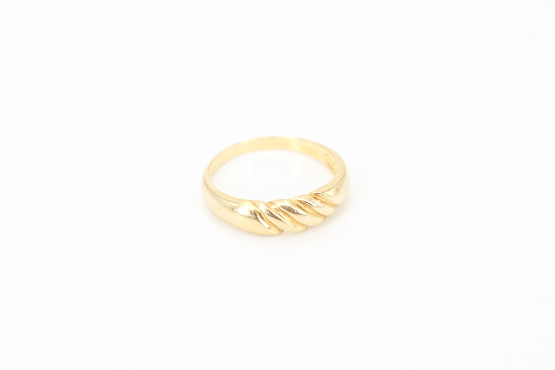 Anillo de oro de 18k. de segunda mano. Joyería de ocasión | ROYALHYSTERIA