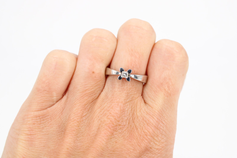 Solitario de oro blanco de 18k. de segunda mano. Joyería de ocasión | ROYALHYSTERIA