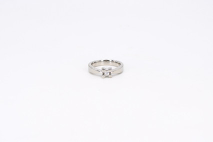 Solitario de oro blanco de 18k. de segunda mano. Joyería de ocasión | ROYALHYSTERIA