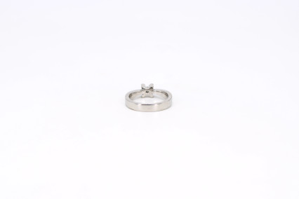 Solitario de oro blanco de 18k. de segunda mano. Joyería de ocasión | ROYALHYSTERIA