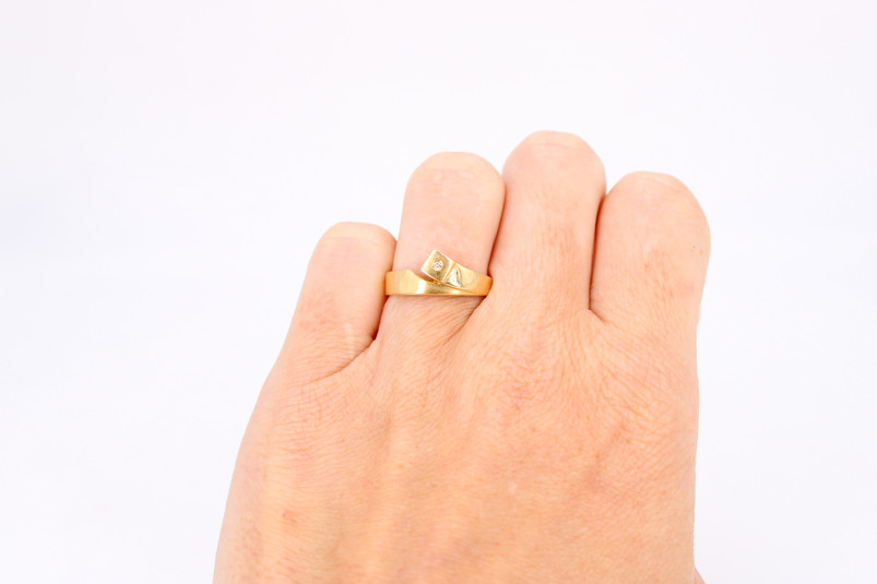 Anillo de oro de 18k. de segunda mano. Joyería de ocasión | ROYALHYSTERIA