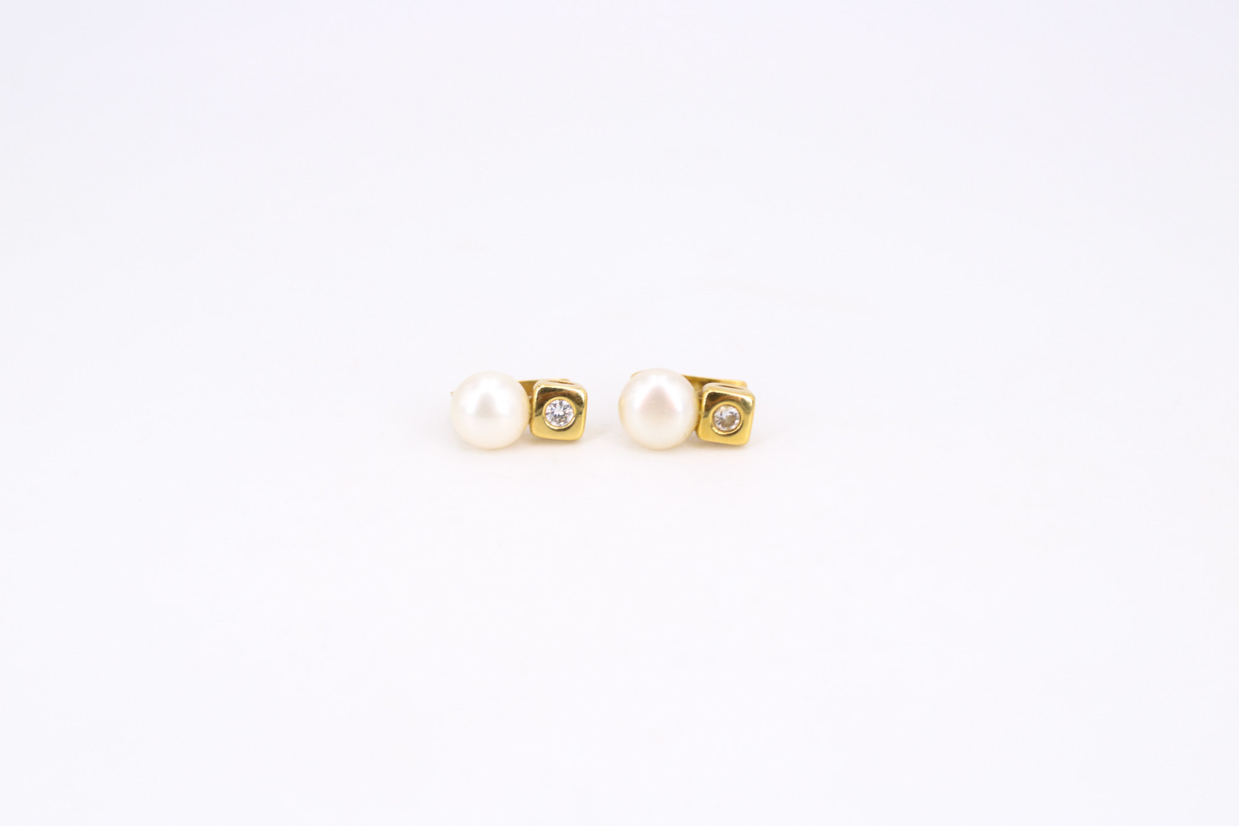 Pendiente de oro de 18k. de segunda mano. Joyería de ocasión | ROYALHYSTERIA