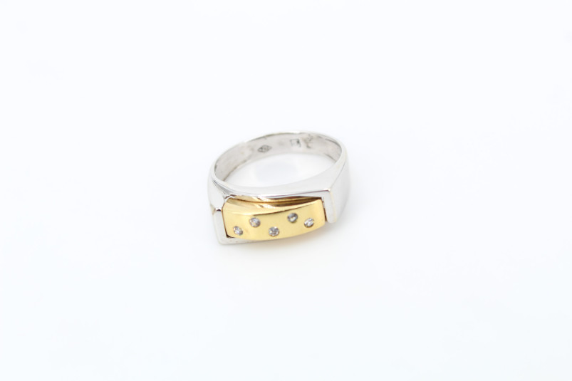 Anillo de oro combinado de 18k. de segunda mano. Joyería de ocasión | ROYALHYSTERIA