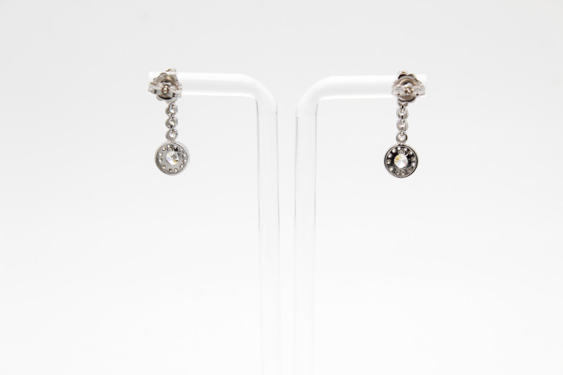 Pendiente de oro blanco de 18k. de segunda mano. Joyería de ocasión | ROYALHYSTERIA