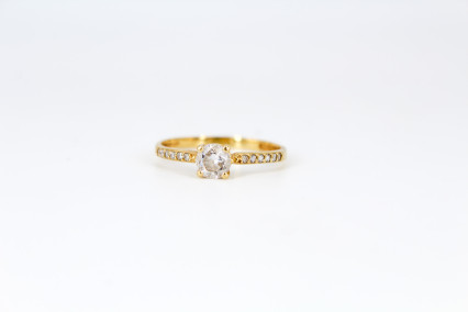 Anillo de oro de 18k. de segunda mano. Joyería de ocasión | ROYALHYSTERIA