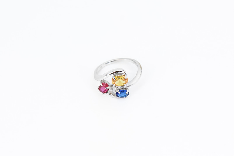 Anillo de oro blanco de 18k. de segunda mano. Joyería de ocasión | ROYALHYSTERIA