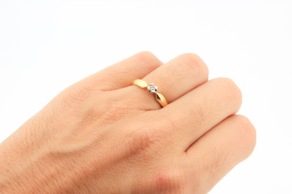 Anillo de oro de 18k. de segunda mano. Joyería de ocasión | ROYALHYSTERIA