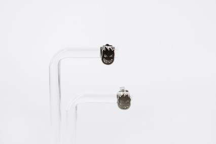 Pendiente de oro blanco de 18k. de segunda mano. Joyería de ocasión | ROYALHYSTERIA