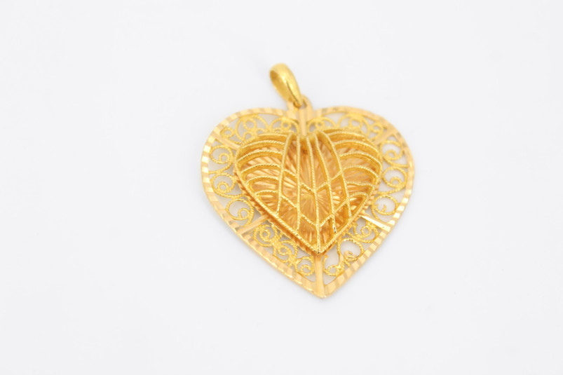 Colgante de oro de 18k. de segunda mano. Joyería de ocasión | ROYALHYSTERIA