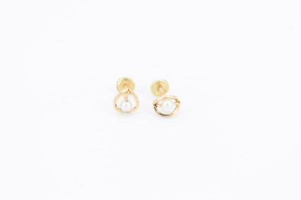 Pendiente de oro de 18k. de segunda mano. Joyería de ocasión | ROYALHYSTERIA