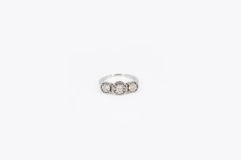 Anillo de oro blanco de 18k con diamantes. de segunda mano. Joyería de ocasión | ROYALHYSTERIA